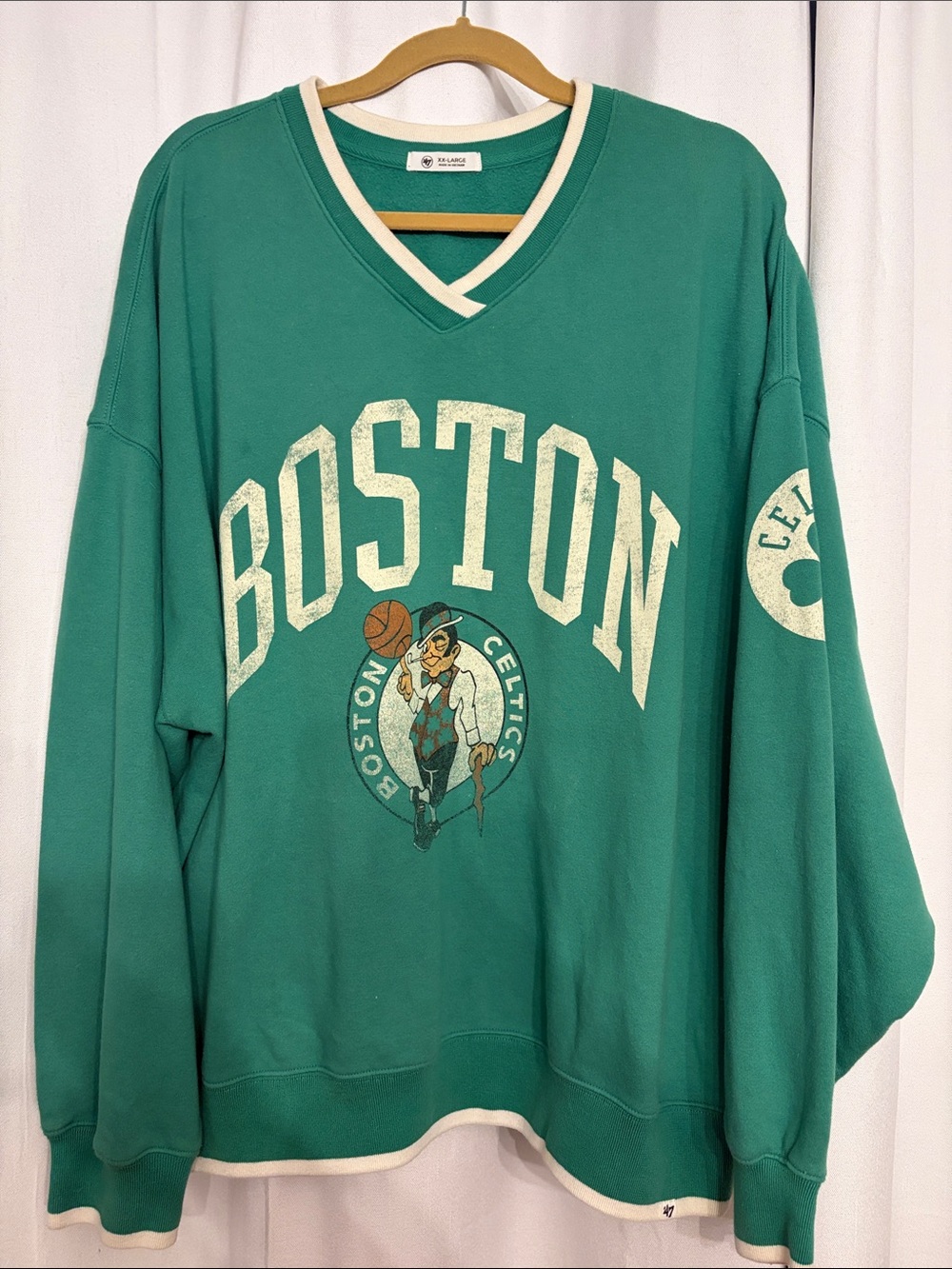 Boston Celtics Green V-Neck Team Pullover Sweatshirt